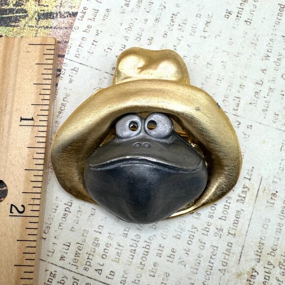 Vintage Frog Toad in Hat Figural Gold Silver Pewter Brooch Pin Bold Large Metal - Picture 6 of 11